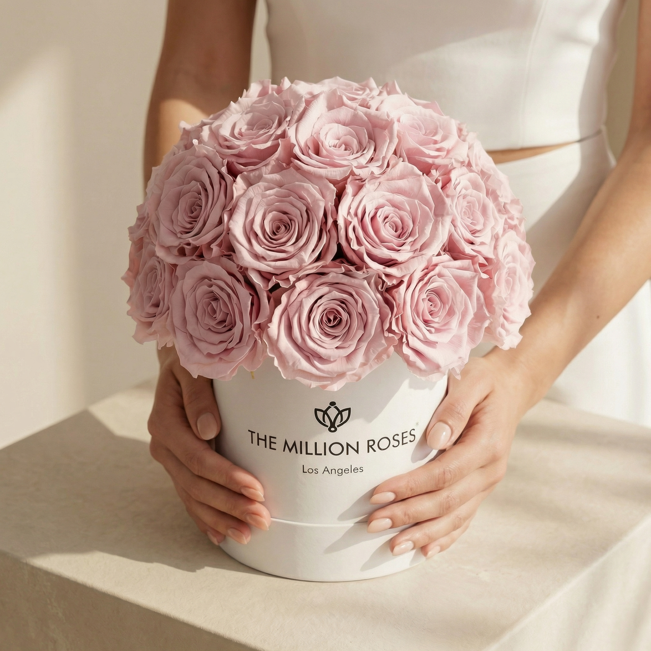 Basic White Superdome Box | Light Pink Roses